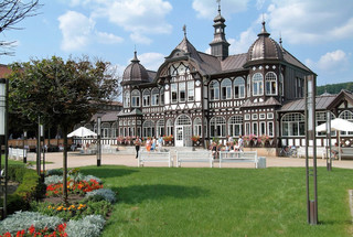 Bad Salzungen Gradierwerk mit Keltenbad jpg